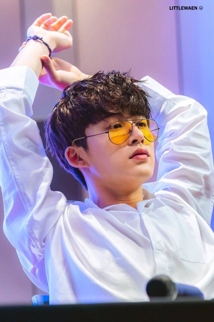 HanBin gửi khẩu trang cho người hâm mộ Việt Nam quyên góp 200 triệu won cho đợt bùng phát dịch bệnh - image 1