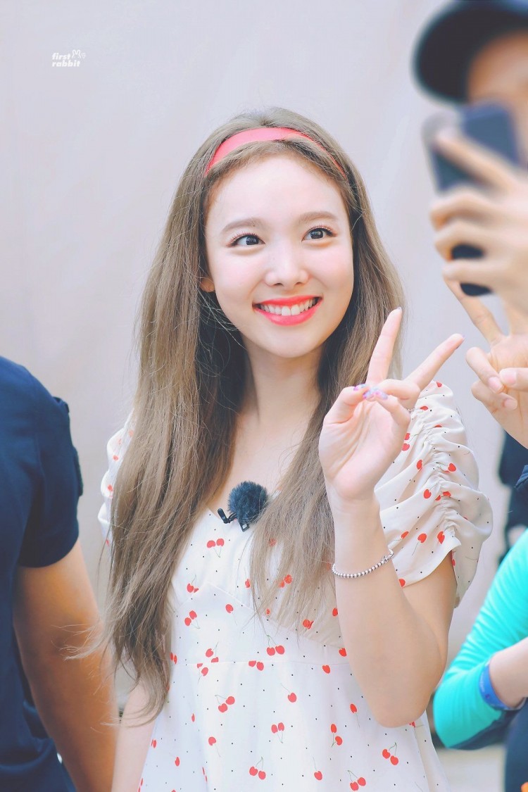 nayeon - image 4