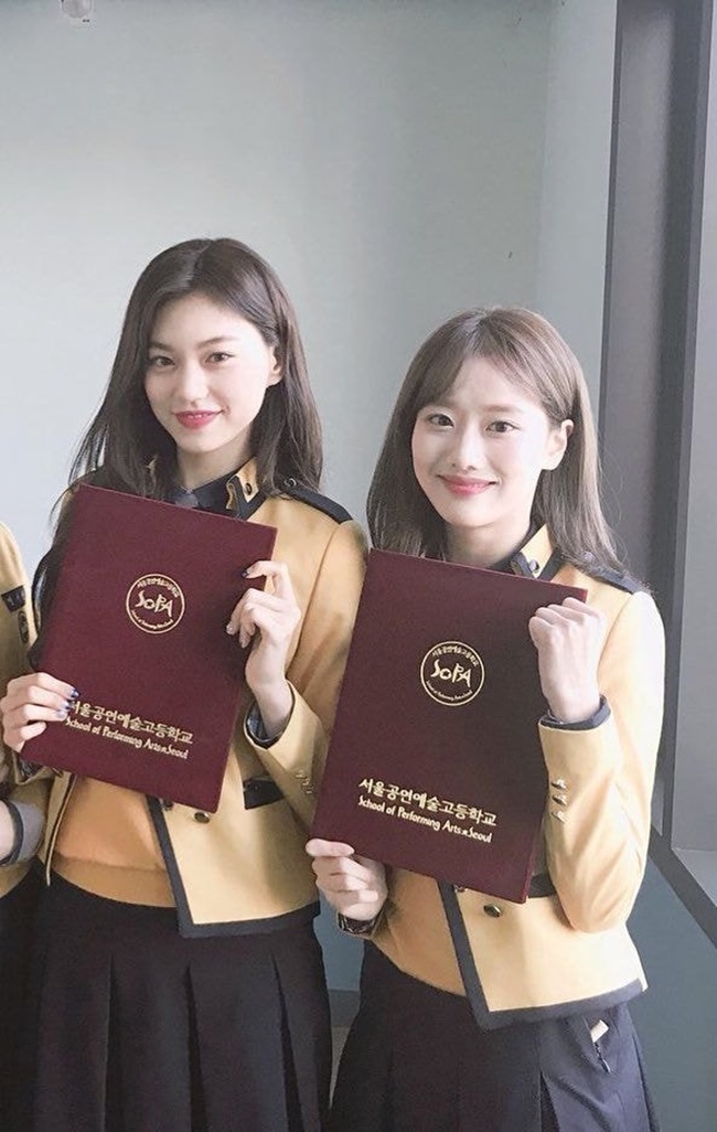 Netizen mới biết Doyeon Weki Meki và Naeun APRIL là cặp đôi vàng của Kpop  - image 2