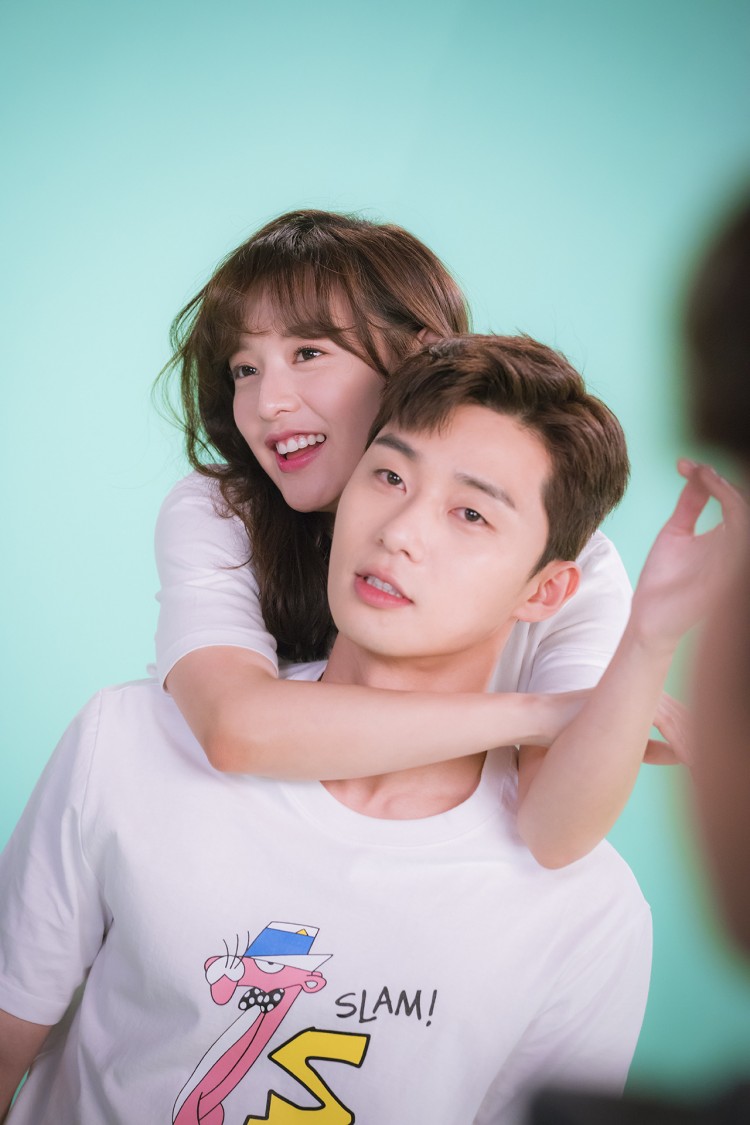 Bạn có biết Park Seo Joon và Kim Ji Won trong Fight For My Way được lấy từ chuyện tình có thật - image 2