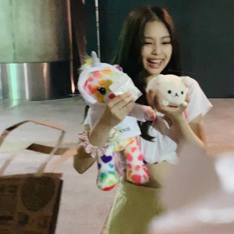 Nhìn ảnh cam thường của JennieBLACKPINK để biết mà stan - image 8